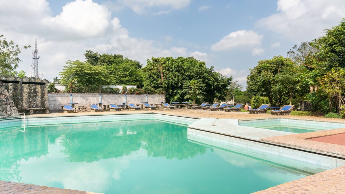 Martinez de La Torre Hotel | OYO Hotel Casa Blanca