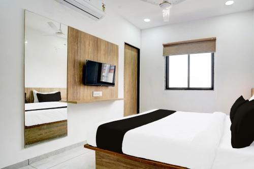 Thaltej Hotel | OYO Hotel Champaign