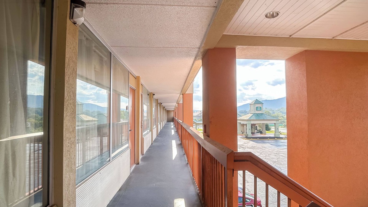 Harriman Hotel | OYO Hotel Harriman near I-40