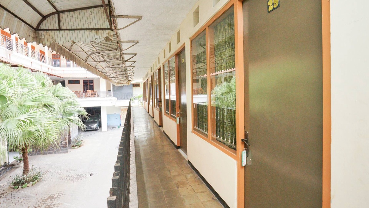 Probolinggo Hotel | OYO Life 2090 Ratna Backpacker Syariah