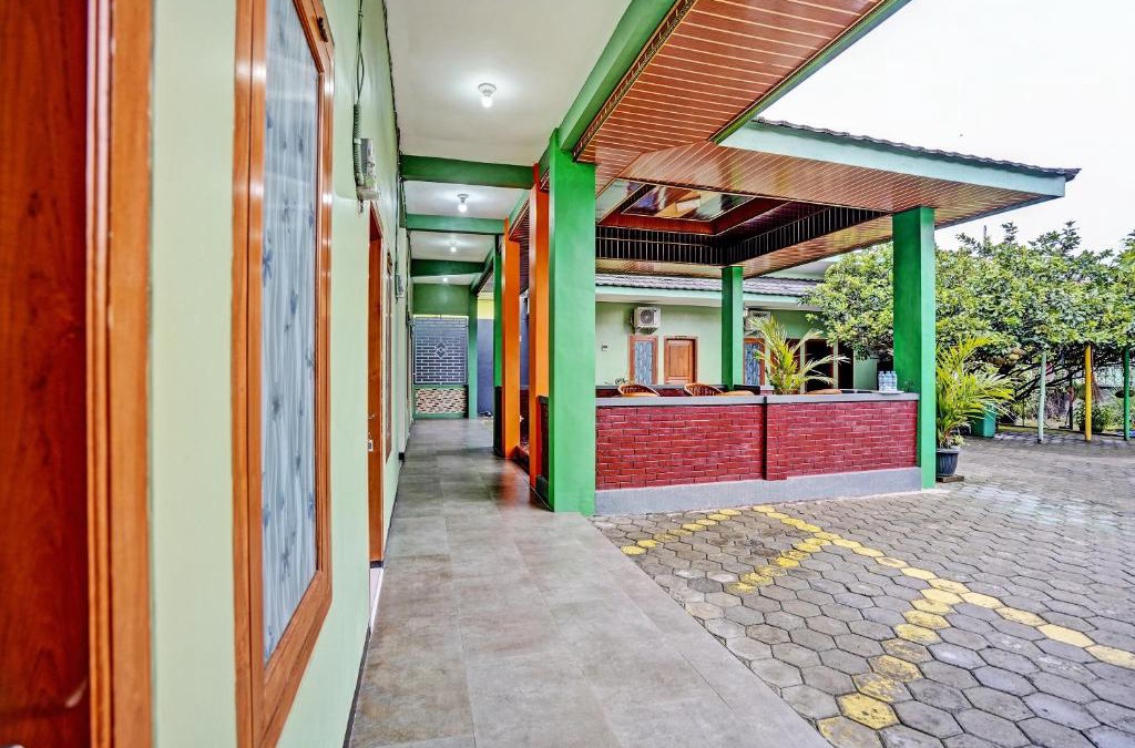 Madiun Hotel | OYO Life 92043 Kost Barokah Syariah Madiun