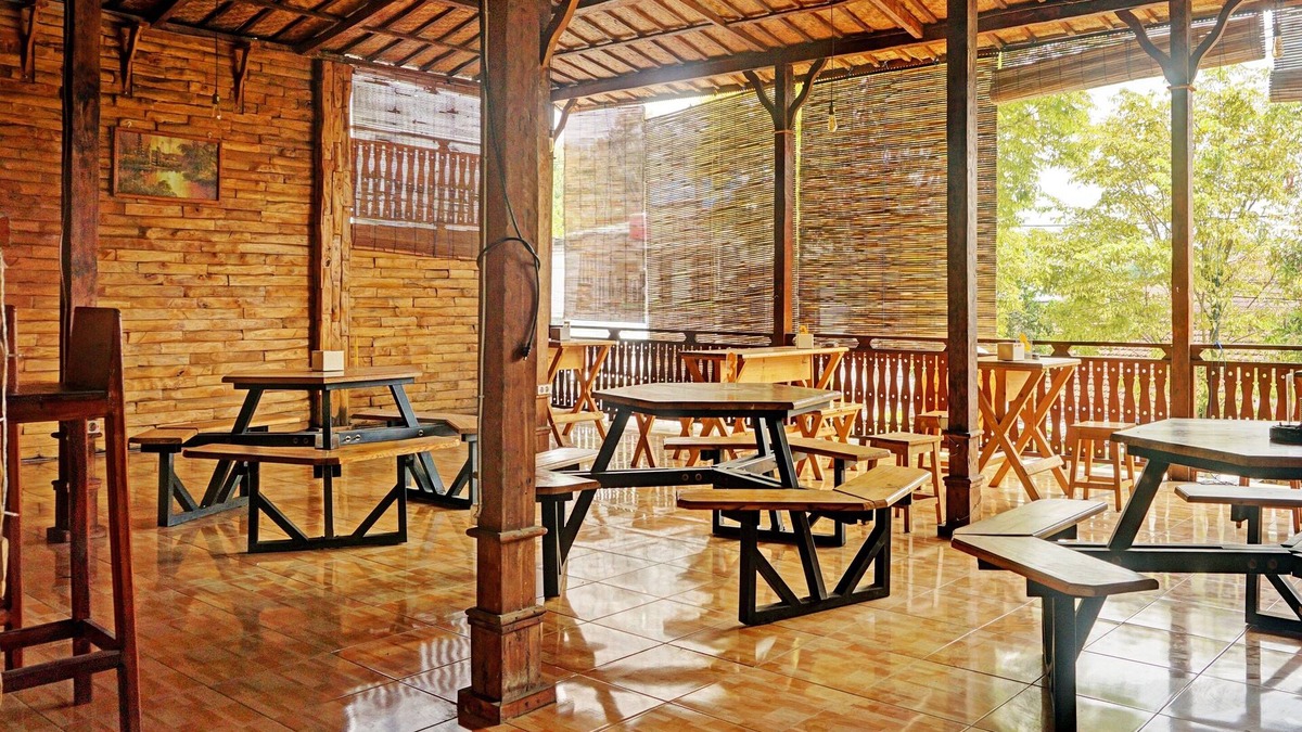Kepanjen Hotel | OYO Life 92568 Penginapan Joglo Syariah
