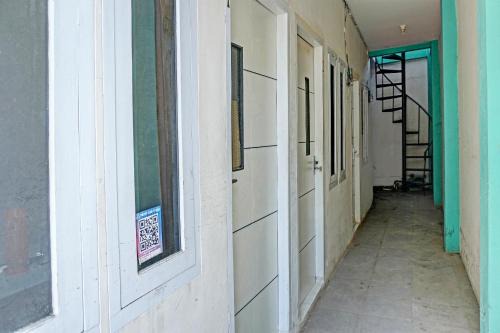 Karawang Hotel | OYO Life 92684 Kost Mutiara Nirwana