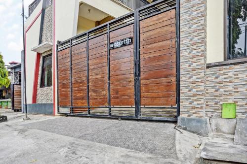 Tuban Sub-District Hotel | OYO Life 92773 Griya Trubus Syariah