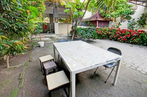 Mataram Hotel | OYO Life 93257 Kos Anugerah