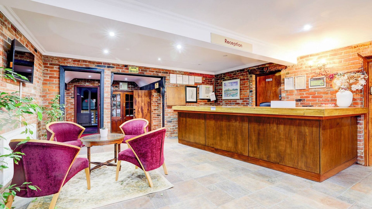 Rivenhall Hotel | OYO The Rivenhall Hotel in Witham, Chelmsford