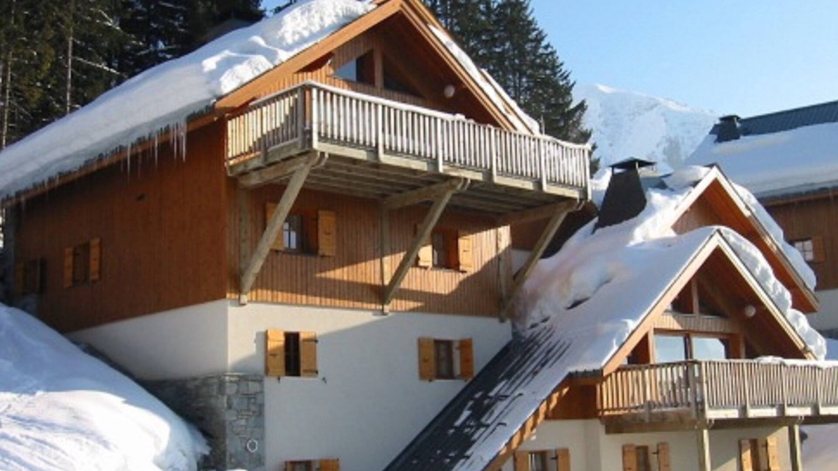 Oz Ski Chalet | Oz/Alpe d'Huez 200m slopes, up to 25pers, Jacuzzi, rooms with bathroom