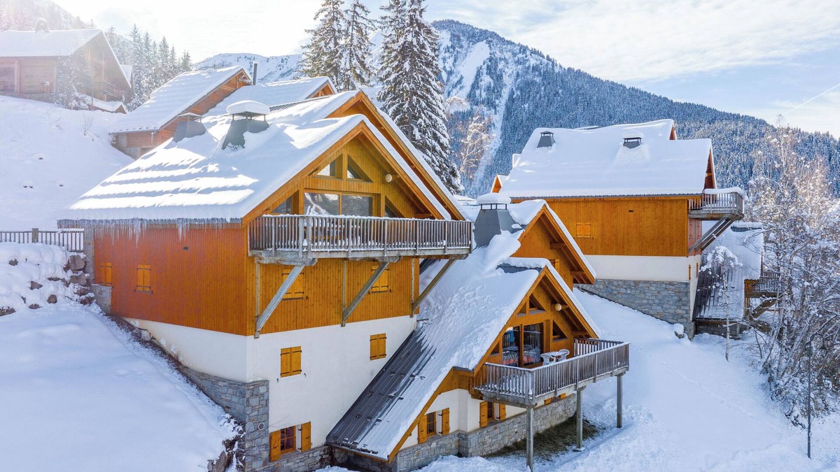 Oz Ski Chalet | Oz/Alpe dHuez 230m slopes, up to 25 pers, Jacuzzi, rooms with bathroom