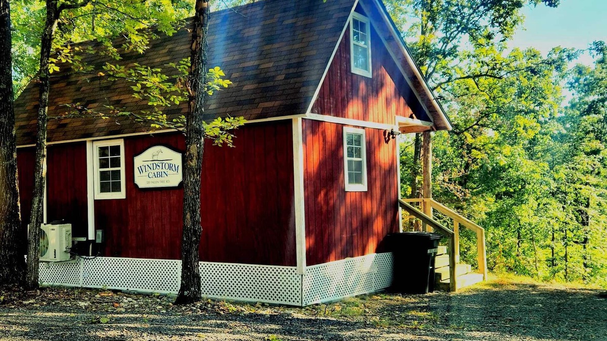 Marshall Cabin | Ozark Mountain Views! Pet-friendly Cabin w/Jacuzzi Tub on 5 Acres