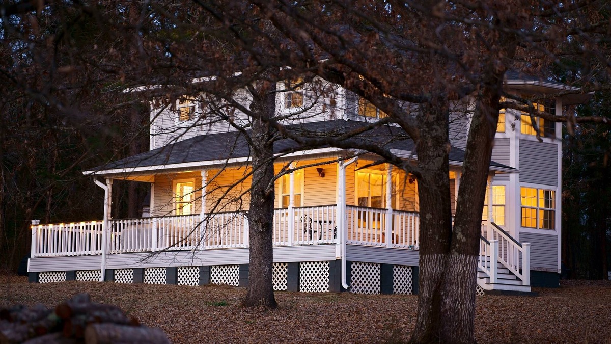 Clarksville House | Ozarks Country Retreat