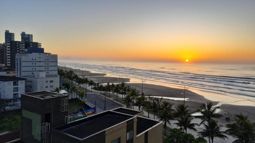 Vilamar Apartment | Pé na areia, frente mar, wi-fi e garagem coberta no Caiçara - PG