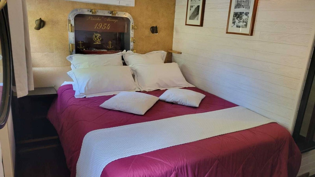 Villalbe Boat Rental | Péciche d'hôtes '"Mirage" - La Chambre St-Exupéry