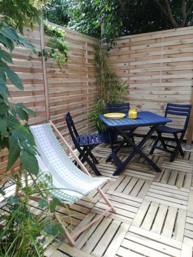 Plessis Tison House | P'tite maison atypique avec terrasse