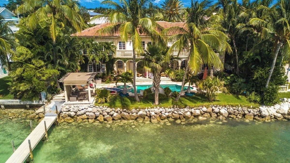 Coury House | P05 - 5 bedroom Ocean Front home with Private pool and deep water dockage.