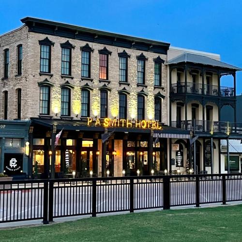 Navasota Hotel | PA Smith Hotel