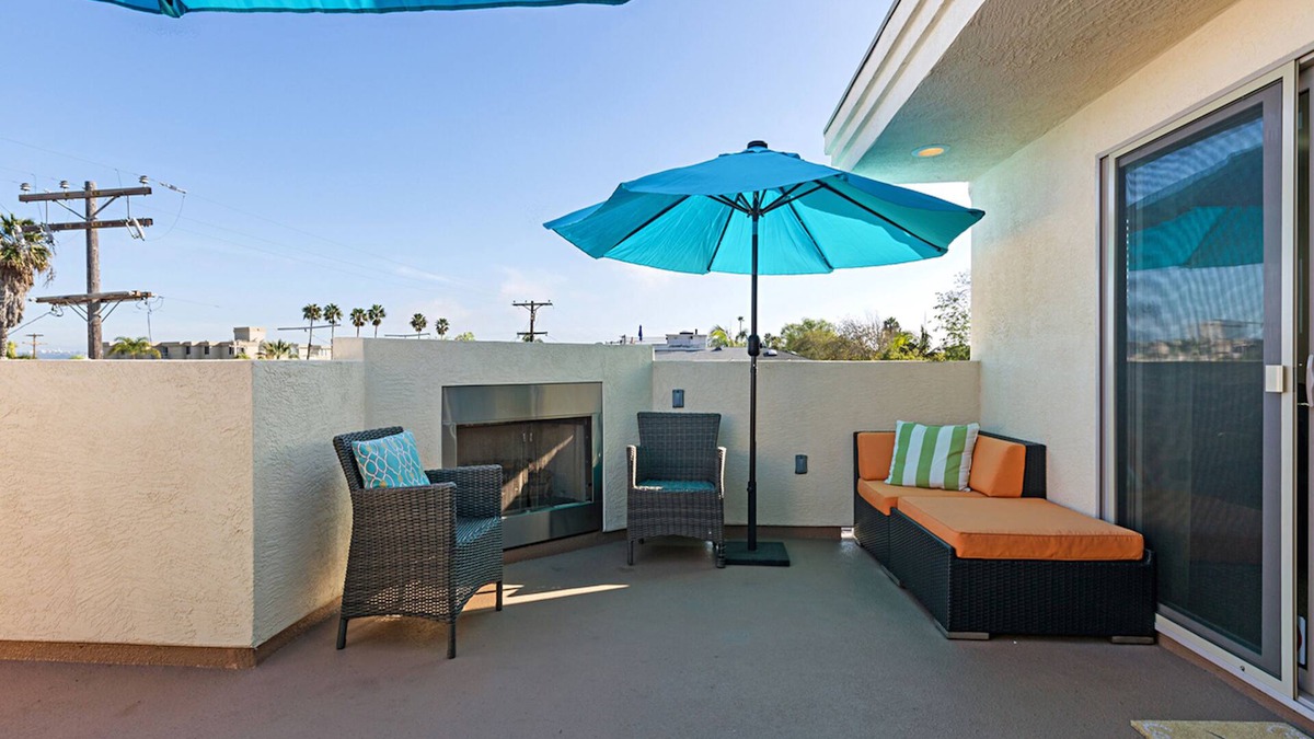 Crown Point House | Pacific Beach/Crown Point - Super Clean 4 Bedroom Oasis beach home