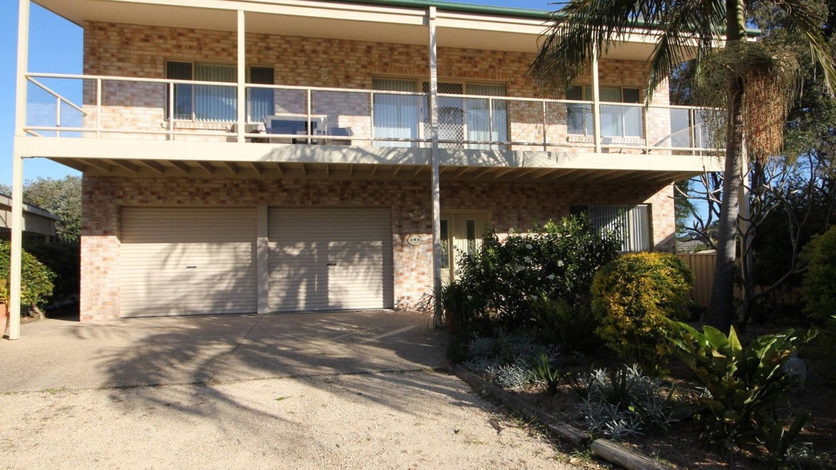 Dunbogan House | Pacific Breeze - ocean views from BBQ deck