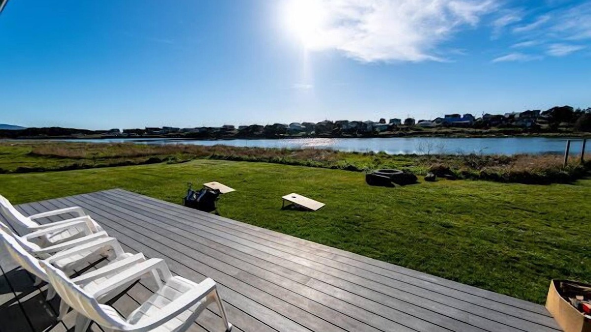 Pacific City House | Pacific City Bungalow right on Nestucca River