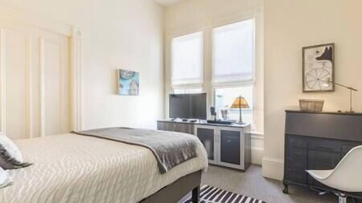 Pacific Heights House | Pacific Heights Victorian Bedroom & Bathroom
