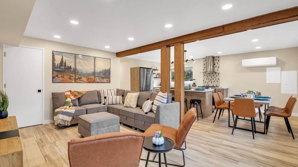 Tukwila House | Pacific Northwest Retreat Duplex 3min from Seattle by RedAwning