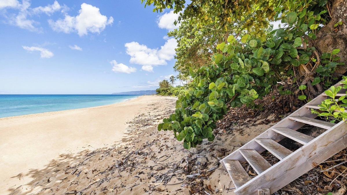 Hauula House | Pacific Pearl Beachfront Estate