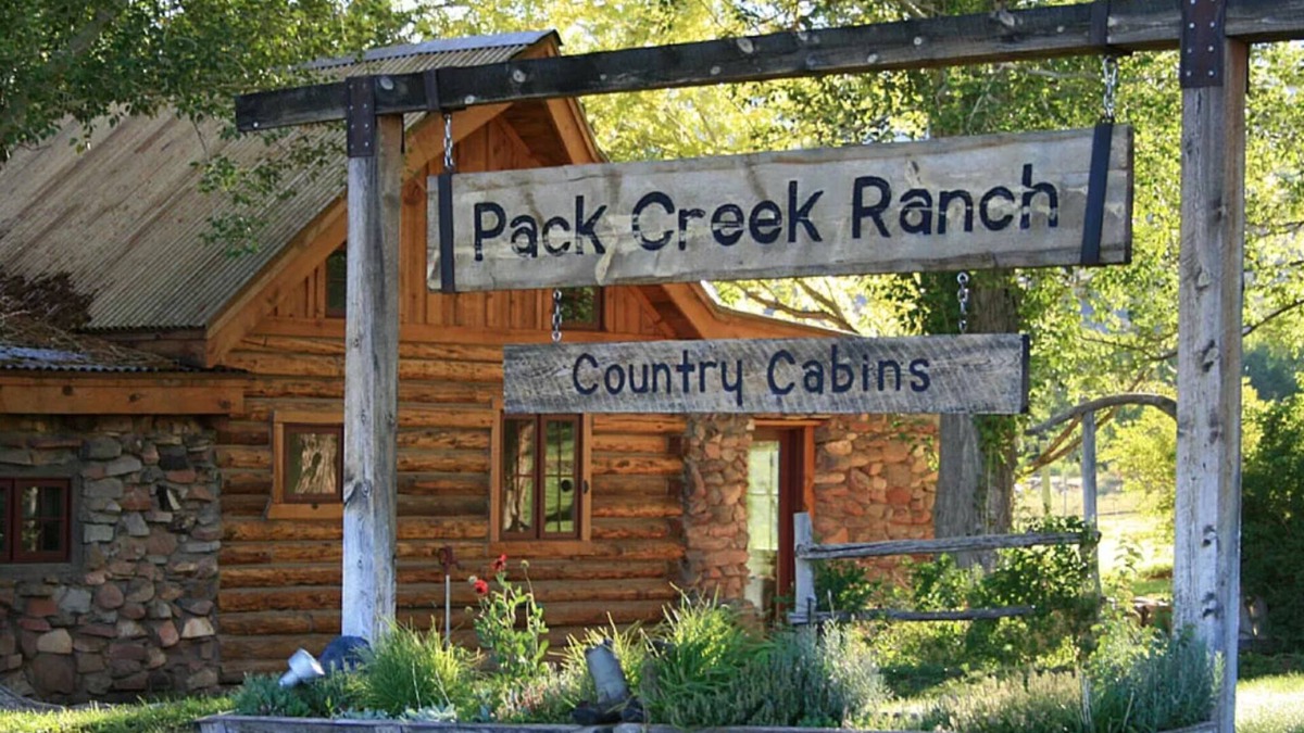 Spanish Valley Cabin | Pack Creek ~ Gate House : Beautiful Fully Renovated Cabin. Copper Soaking Tub. High-End Kitchen