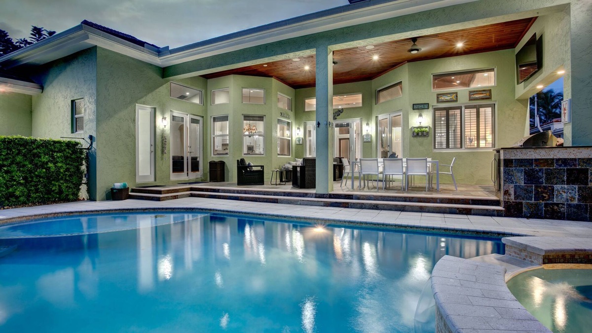 Lauderdale Beach House | PACK YOUR BAGS FOR THE ATLANTIC BEACH HOUSE WHERE YOU CAN HAVE IT ALL !