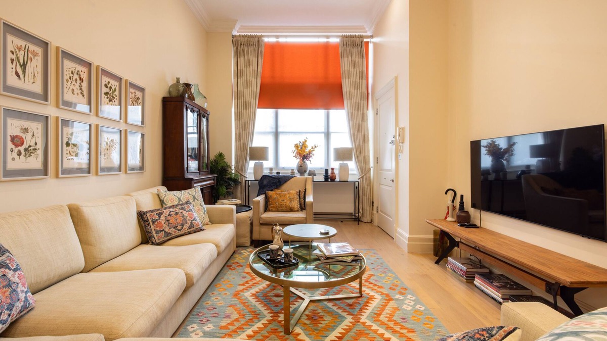 Paddington Apartment | Paddington Station 3-Bed 5-Guest Large Apartment in 1841 Victorian Pub