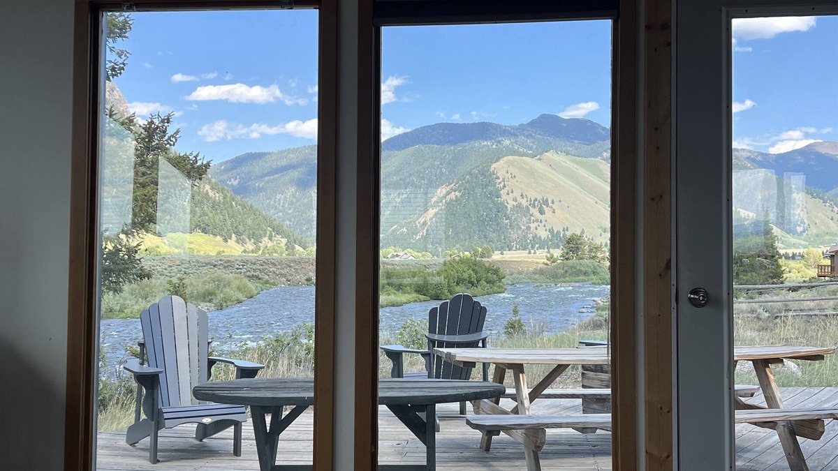 Cameron House | Pagenkopf House on the Madison River