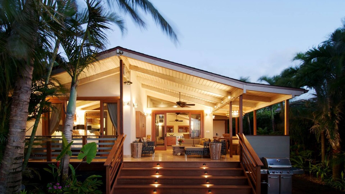 Paia House | Paia Inn - 3 Bedroom Ocean Front Beach House