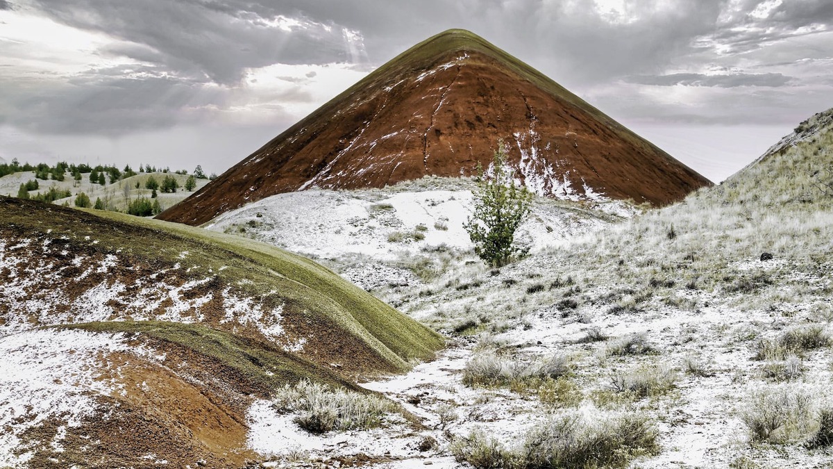 Mitchell Cottage | Painted Hills Vacation - Beautiful Oasis in High Desert of Eastern Oregon