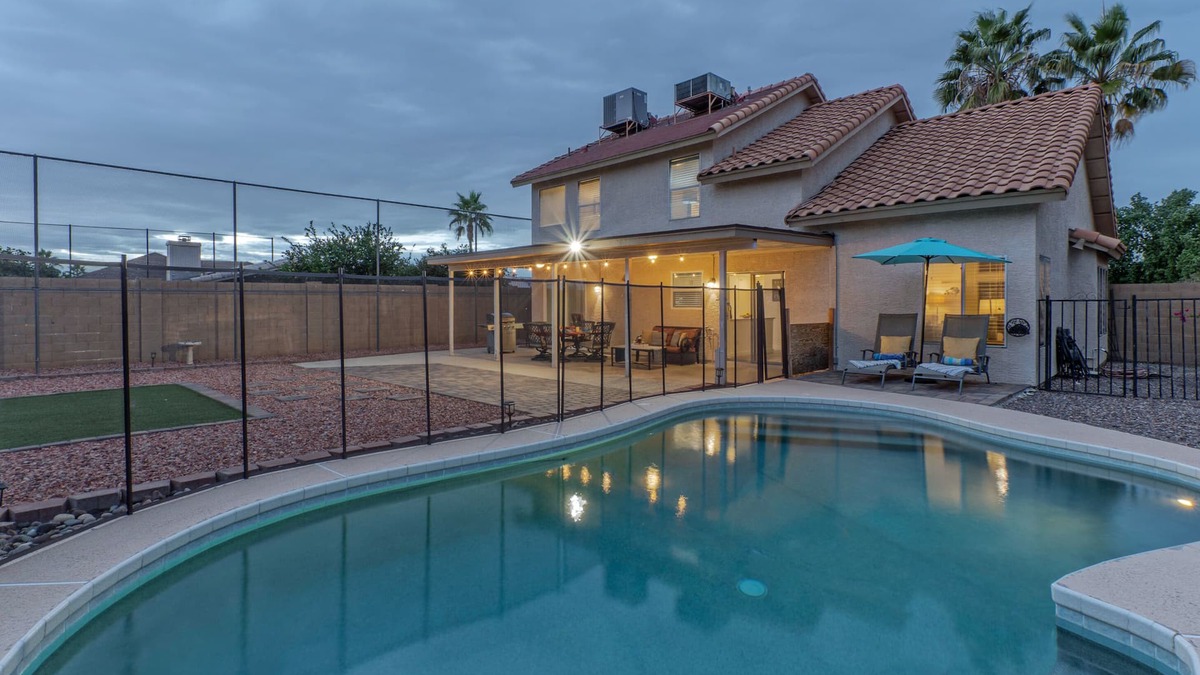 East Mesa House | Painted Mt GOLF Course Views, Heated POOL, King Beds & TVs All BRs, 2 Bikes