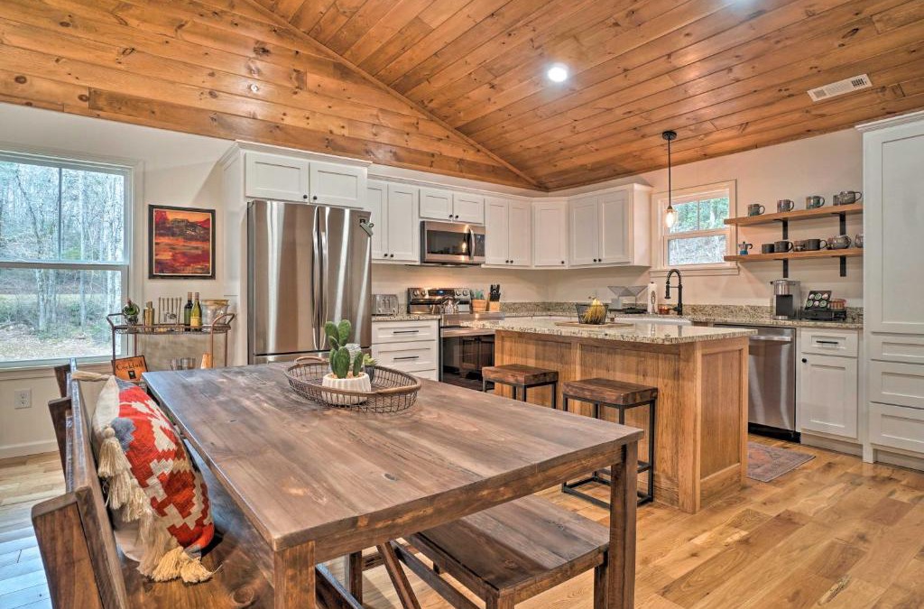 Tiger House | Painted Skies Upscale Getaway By Lake Burton!
