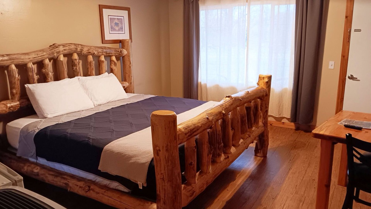Marysvale Hotel | Paiute Trails Inn