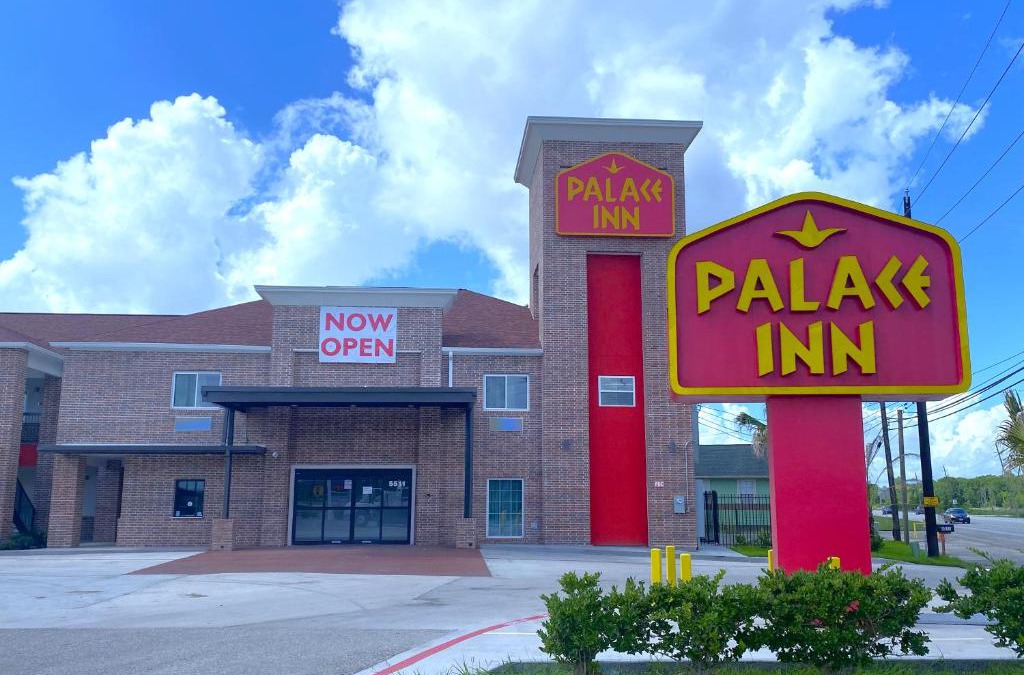 Iowa Colony Hotel | PALACEINN-ARCOLA
