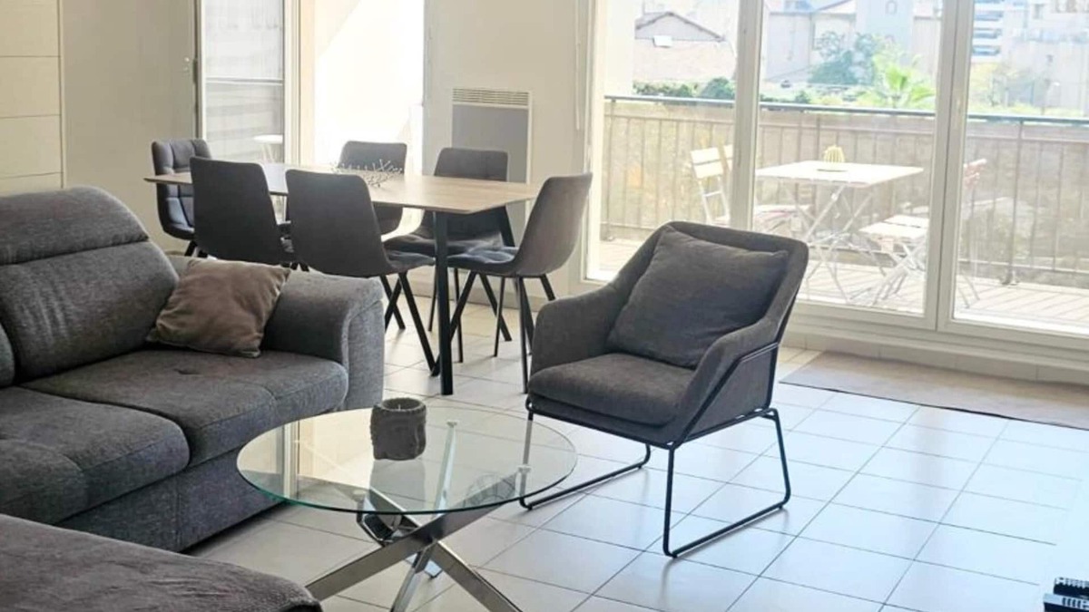 La Capelette Apartment | Palais Omnisport large apt with terrace
