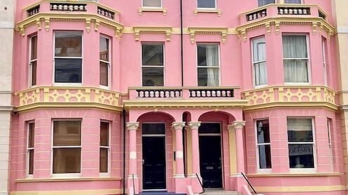 Eastbourne's Theatre District House | Palatial Central Seafront Villa Zen Garden BBQ Superking Bedroom Suites parking