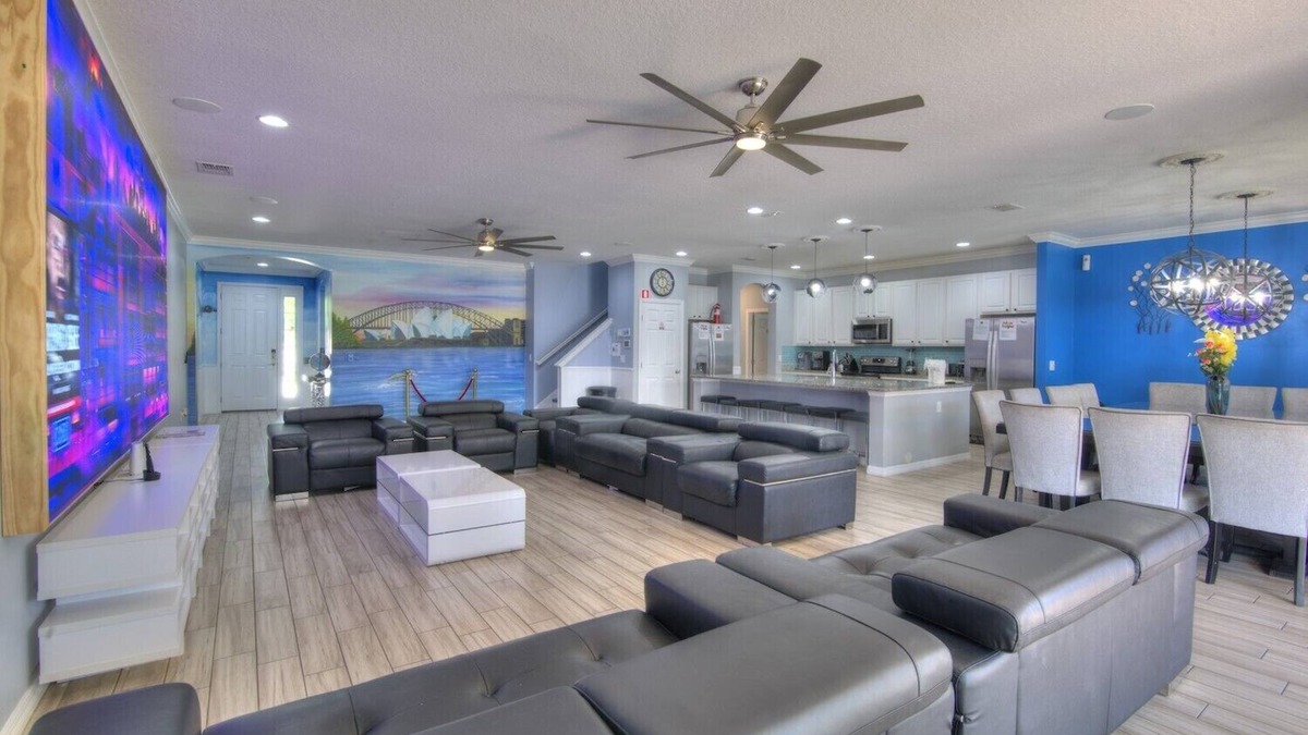 Loughman Villa | Palatial FOURTEEN-Bedroom in Solterra, 15 min to Disney!