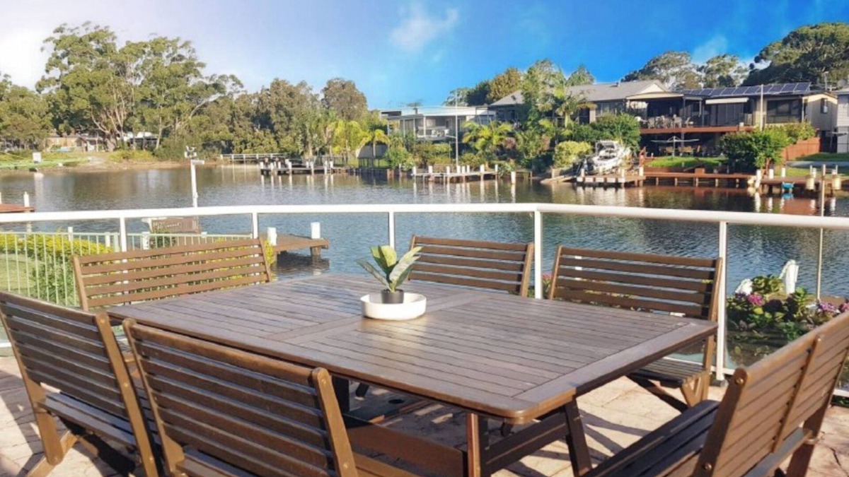 Sussex Inlet House | Palatial Multi-family Waterfront