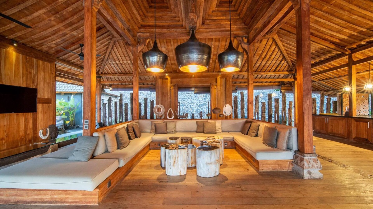Banjar House | Palatial Wooden Villa, 4br, Lovina