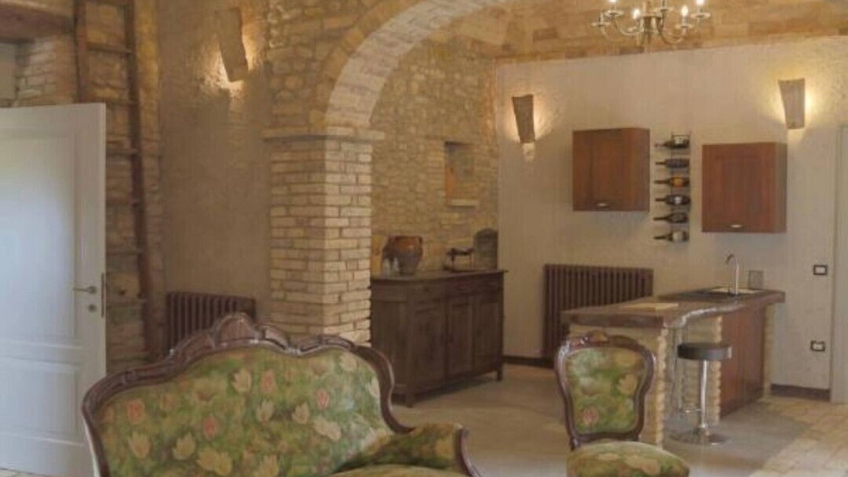 Montepagano Apartment | Palazzo Antico nella piazza di Montepagano Apartment with Sea View