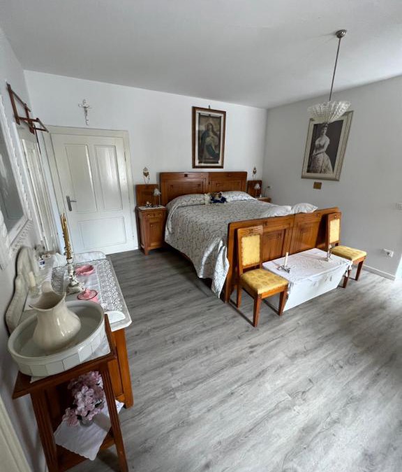 Santo Stefano di Cadore House | Palazzo Cervesato: Camera Regina Margherita