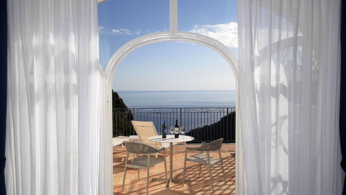 Pontone Apartment | Palazzo San Giovanni Resort- deluxe with a large terrace with a splendid view