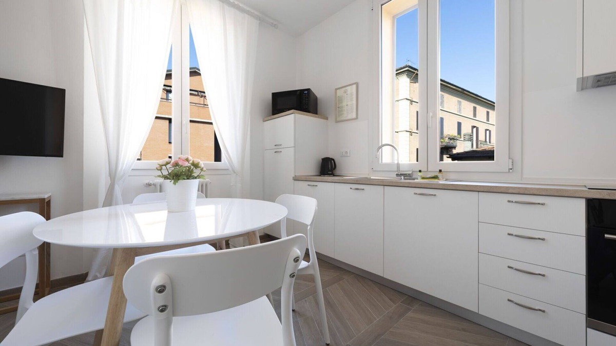 San Donato-San Vitale Apartment | Palazzo Pedretti 101, Cozy Apt Close To Centre By Halldis