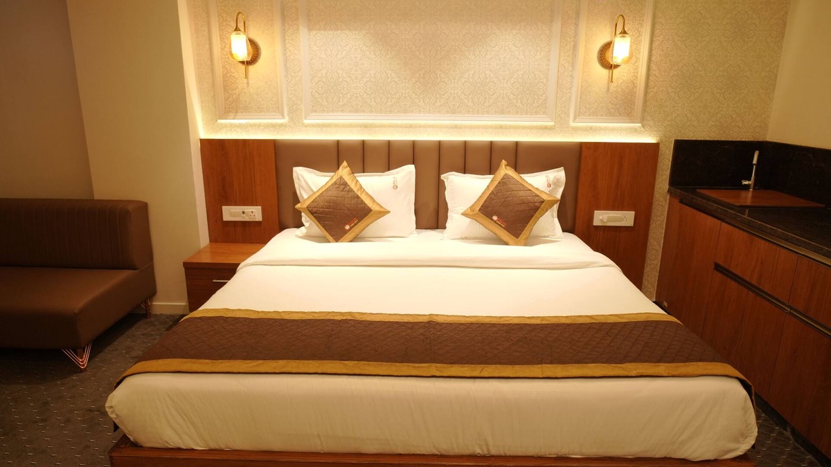 Raja Park Hotel | Pali's Stay