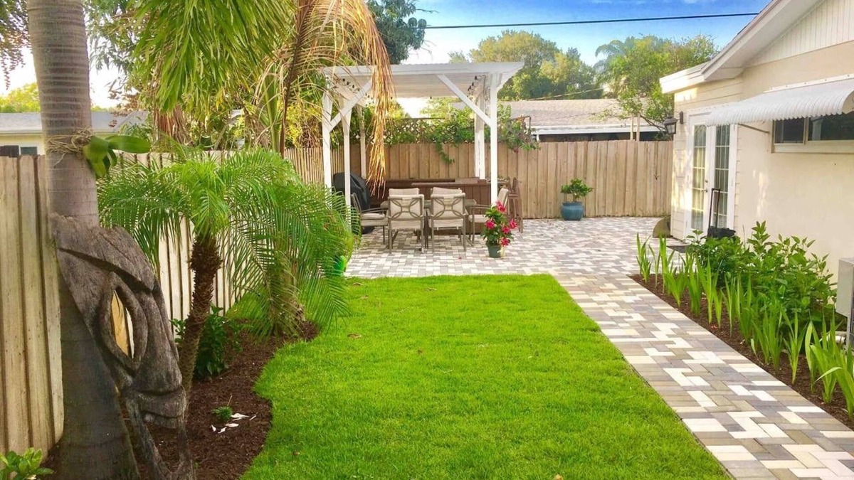 Florida North Atlantic Coast Apartment | Palm Beach Studio Retreat - outdoor patio grill