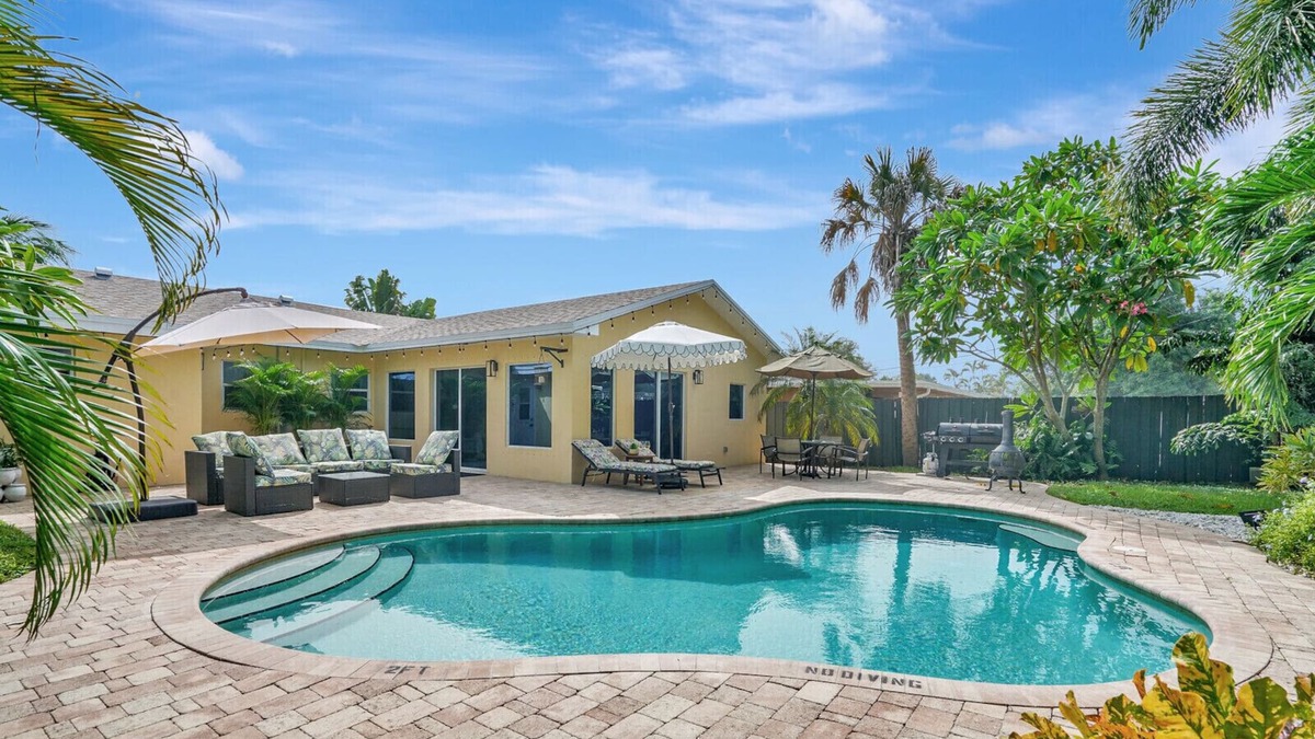 Country Club Park House | Palm Jungle House