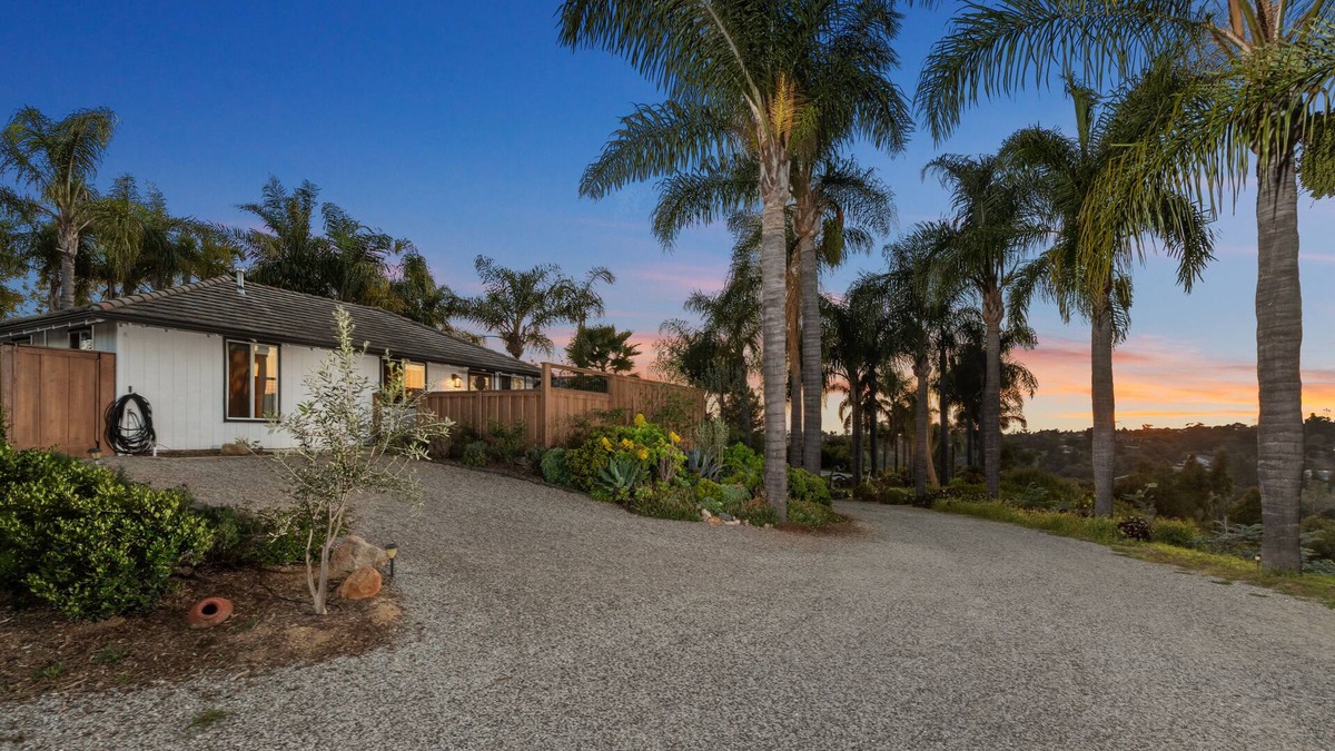 Fallbrook House | Palm & Oak - Detached Guest House - Mountain Views