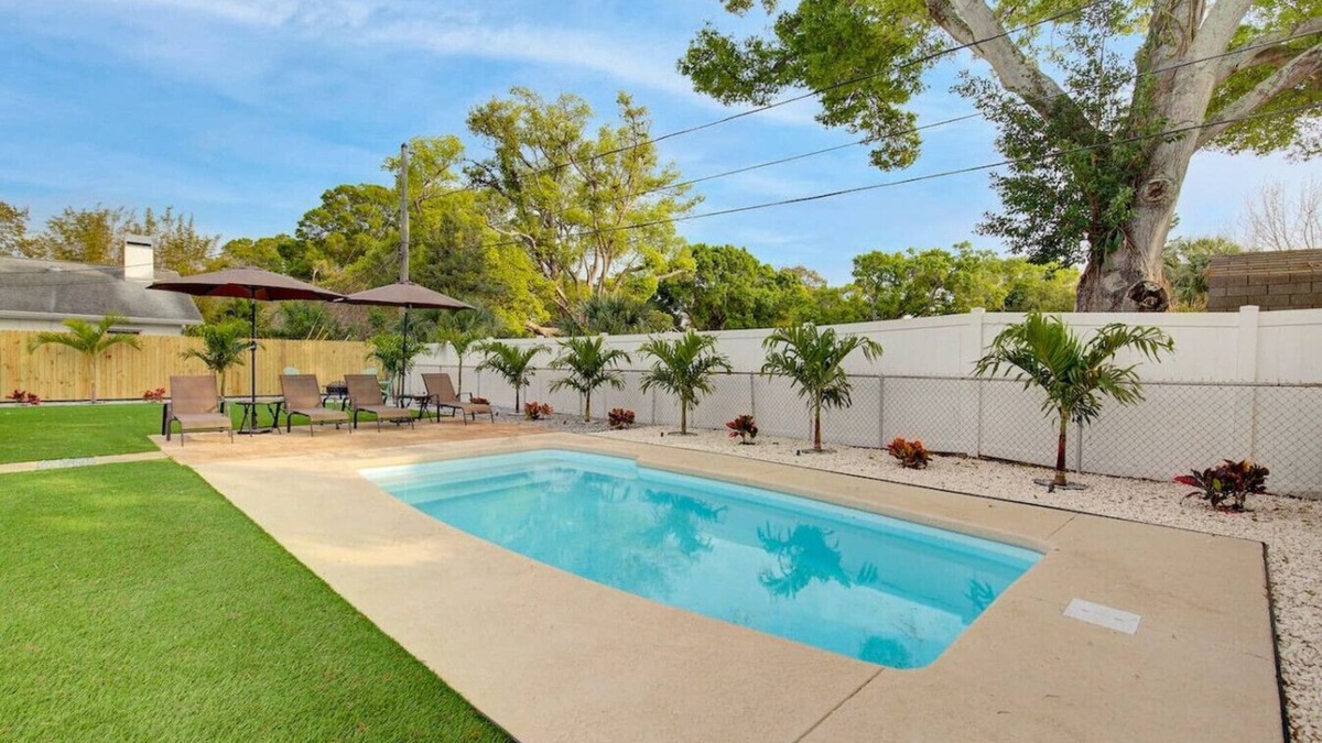 South Pinellas Community Council Apartment | Palm Oasis 2/2 Serene Backyard Private Poolside