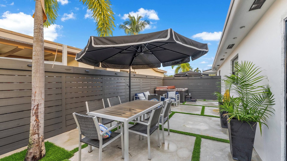 Melaleuca Gardens Apartment | Palm Paradise Oasis